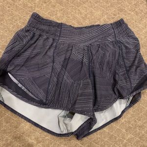 Lululemon Hotty Hot II *2.5” Shorts
